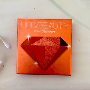 Huda Beauty eyeshadow palette topaz obsessions
